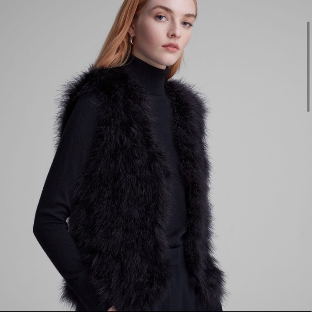 ✨CLUB MONACO Black Feather Vest ✨